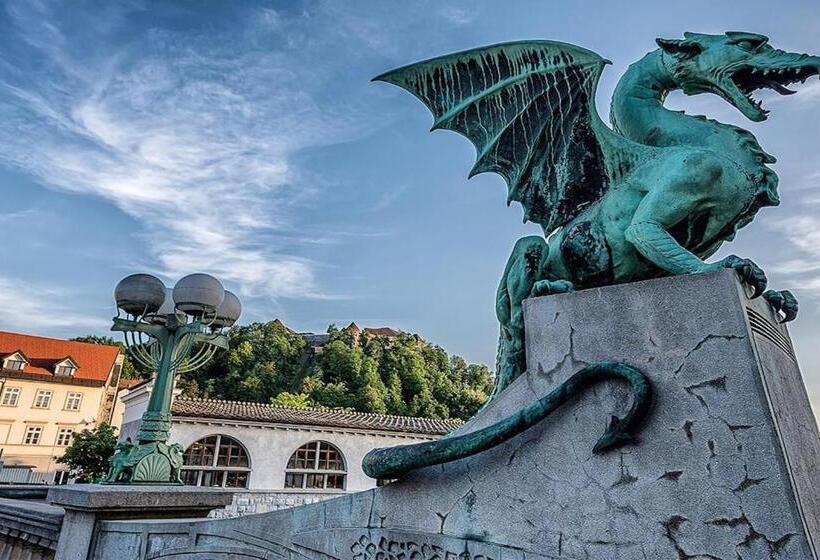 Urban Style Apartments By Loft