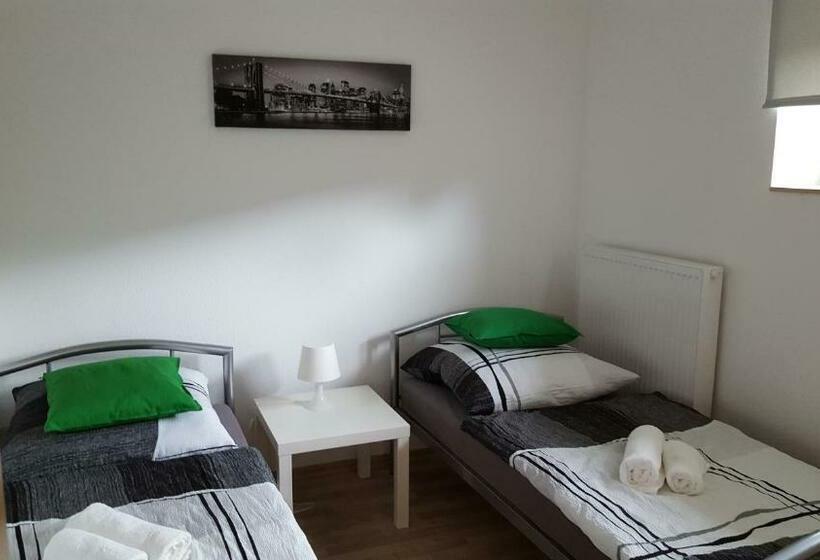 旅馆 Niederdreisbacher Hütte   Moderne Doppelzimmer   Einzelbetten