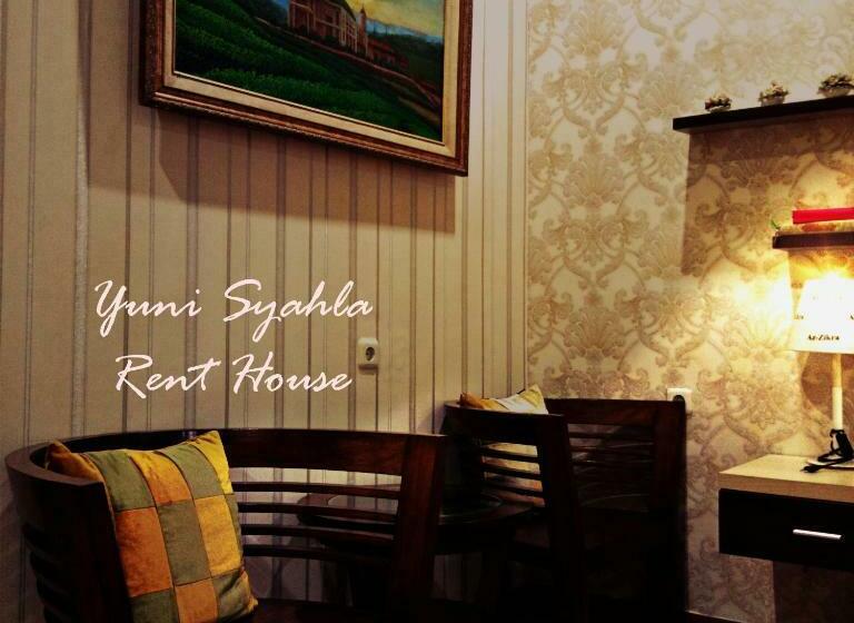 호스텔 Penginapan Muslim Yuni Inn