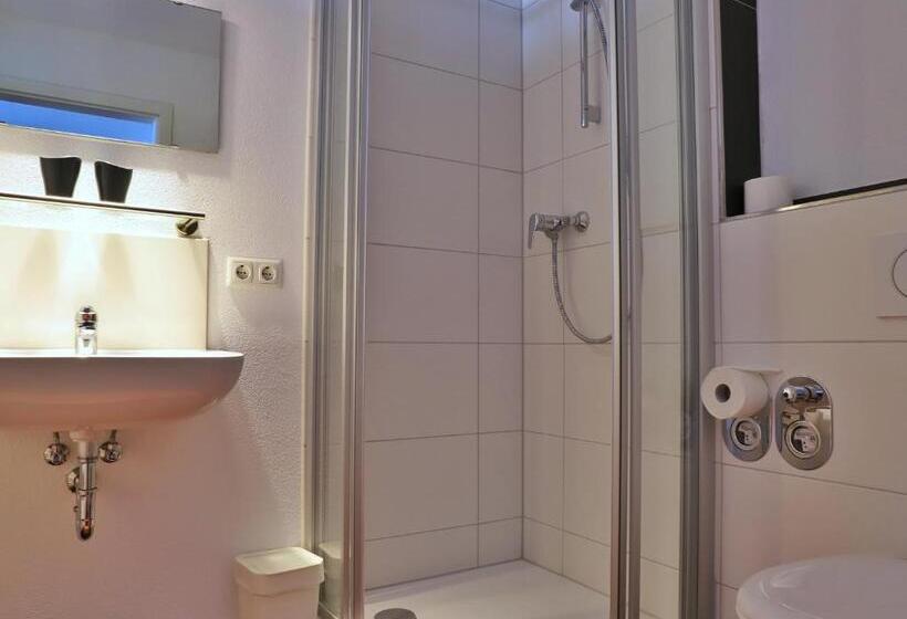 ユースホステル Pension Adler