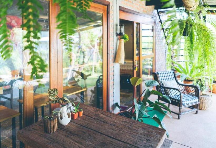 Общежитие Wang Jai Kwang Space Inn