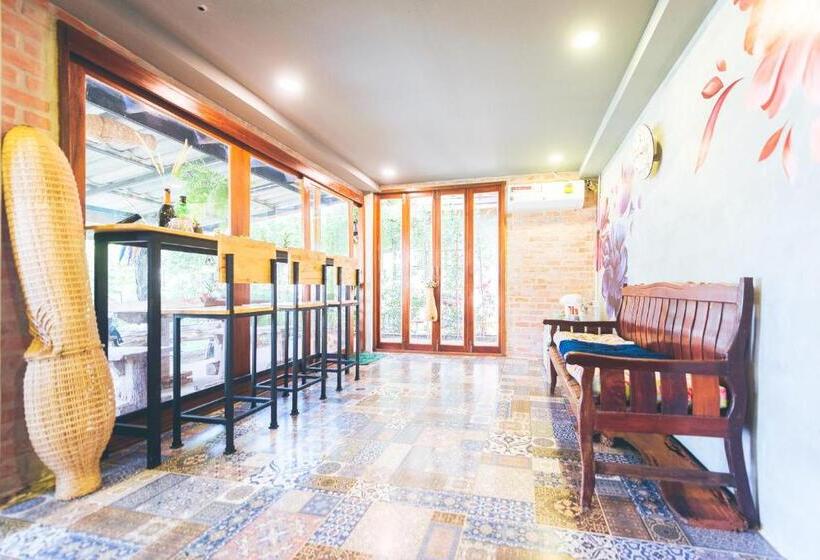 Общежитие Wang Jai Kwang Space Inn