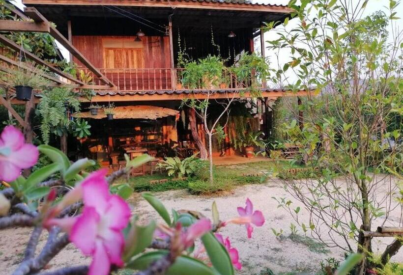 Общежитие Wang Jai Kwang Space Inn