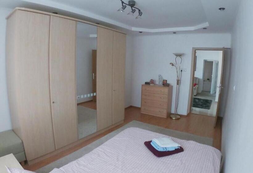 تختخواب و صبحانه Casa Sannicolau