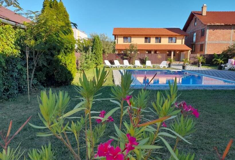 تختخواب و صبحانه Casa Sannicolau