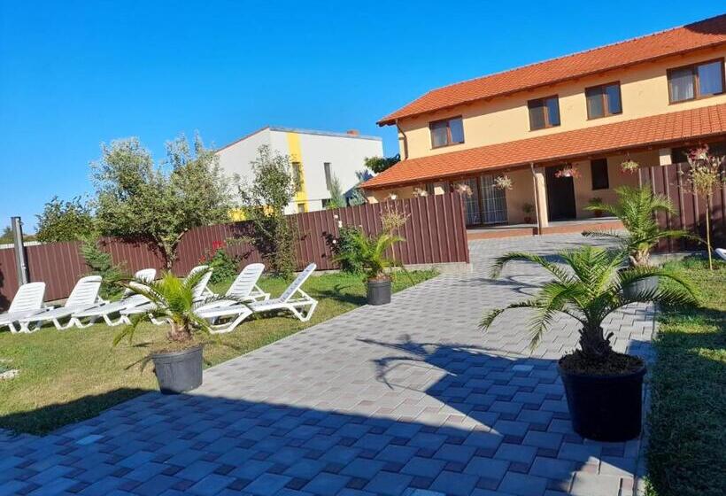 تختخواب و صبحانه Casa Sannicolau