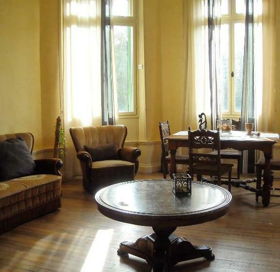 مبيت وإفطار Chateau De Pougy