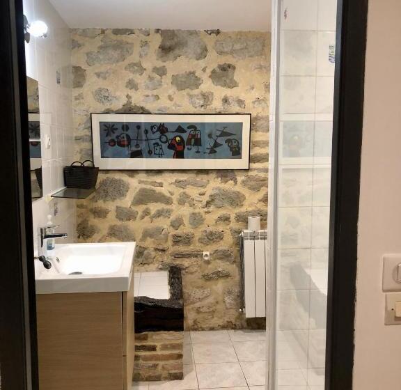 민박 Château De Cartou