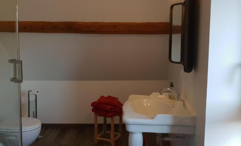 مبيت وإفطار La Tilia