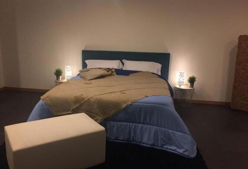 ベッドアンドブレックファースト Room33