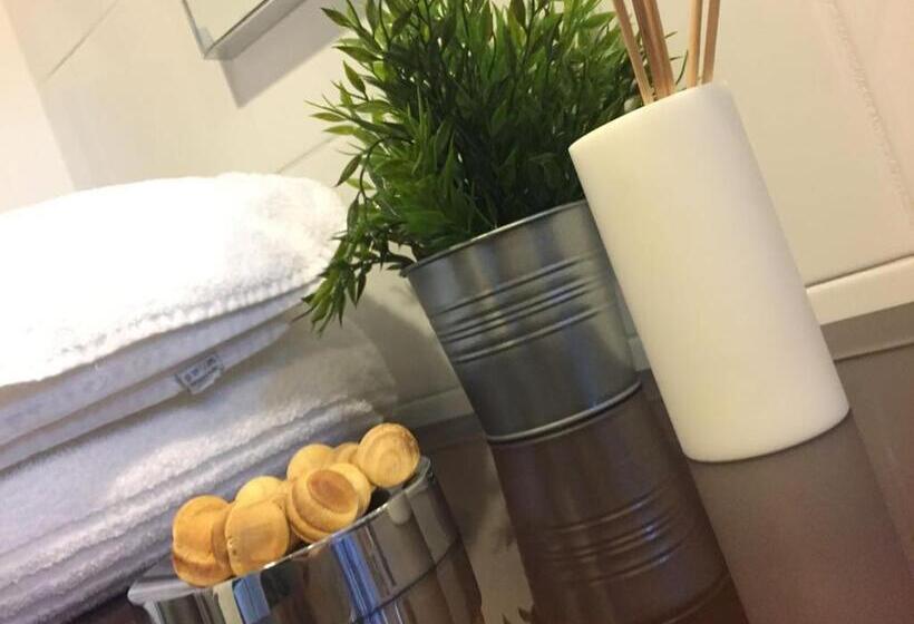 ベッドアンドブレックファースト Room33