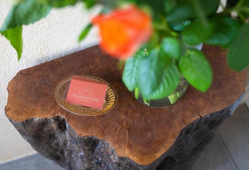 تختخواب و صبحانه Tweezeven