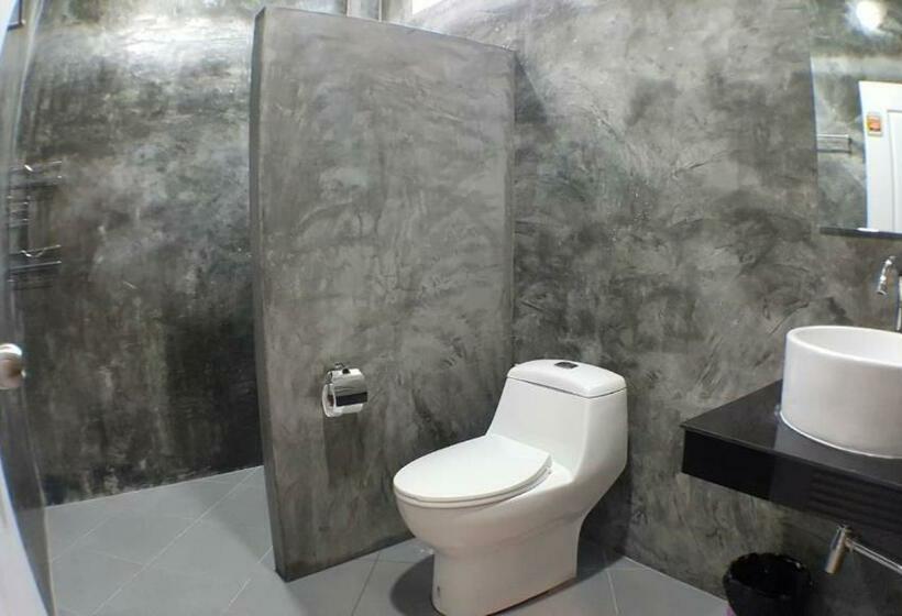 酒店 Ban Bunsawaeng Resort