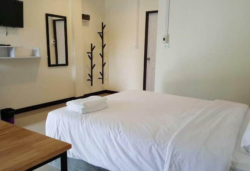 酒店 Ban Bunsawaeng Resort