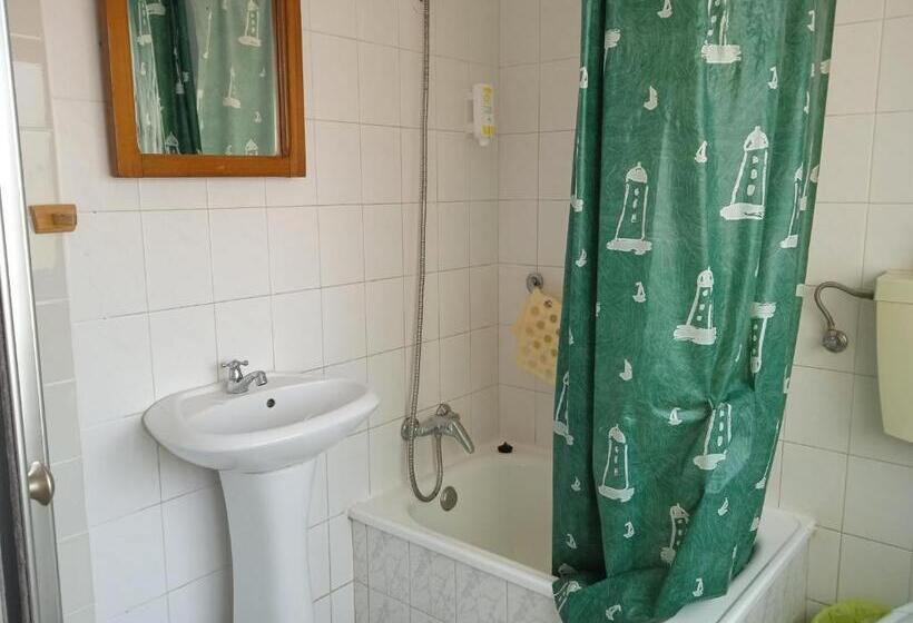 بنسيون Canadian Star