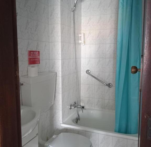 بنسيون Canadian Star