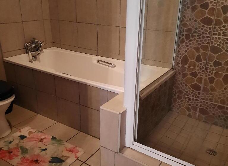 פנסיון Monte Roza Guest House