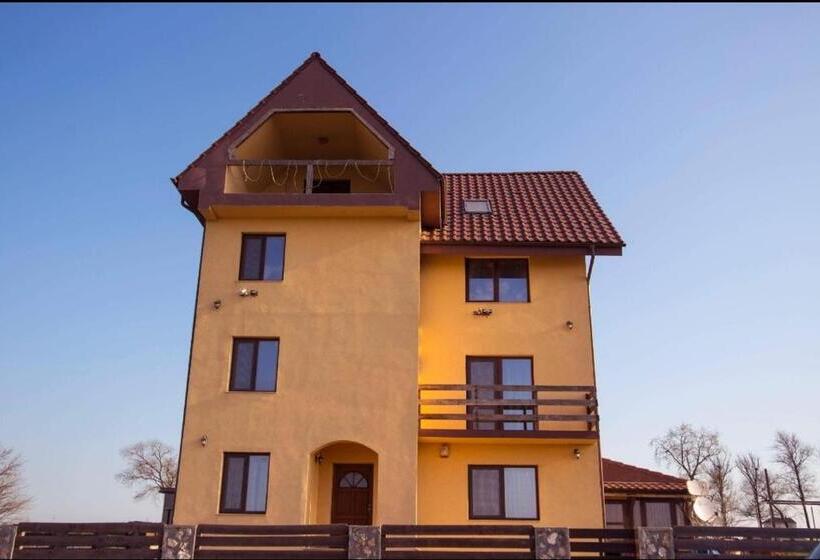 بنسيون Vila Victor   Adults Only