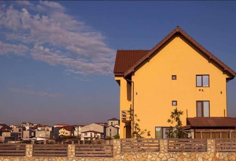 بنسيون Vila Victor   Adults Only