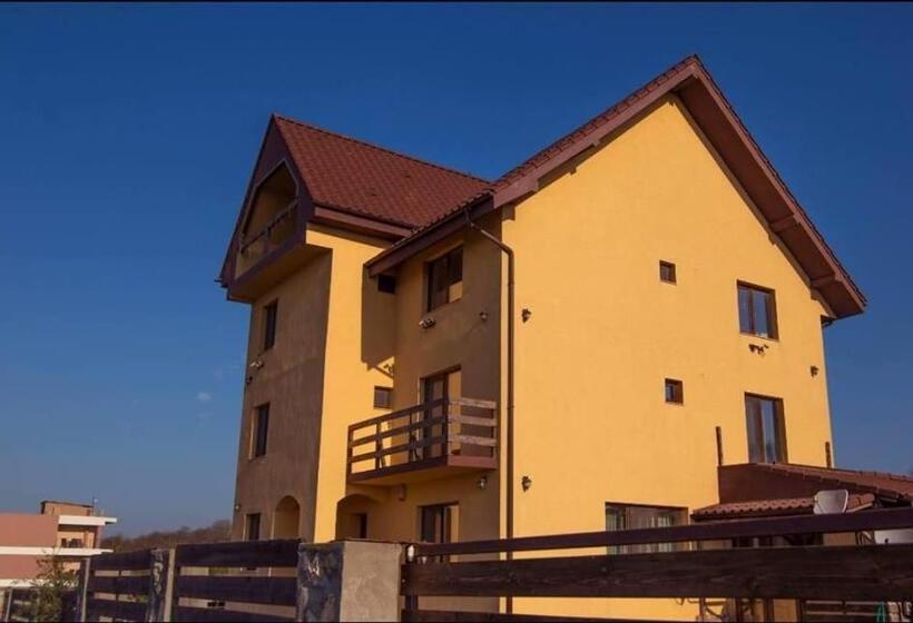 بنسيون Vila Victor   Adults Only