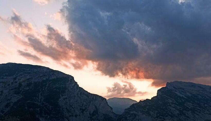 B&b Il Campanile Di Leone Pina