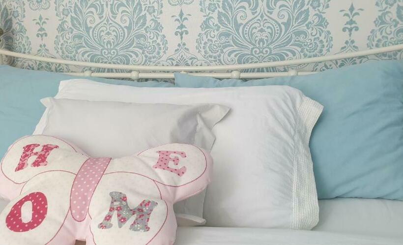 ベッドアンドブレックファースト Farnham House