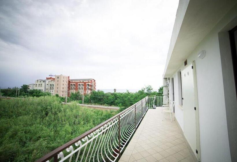 تختخواب و صبحانه La Casa Di Chiaretta