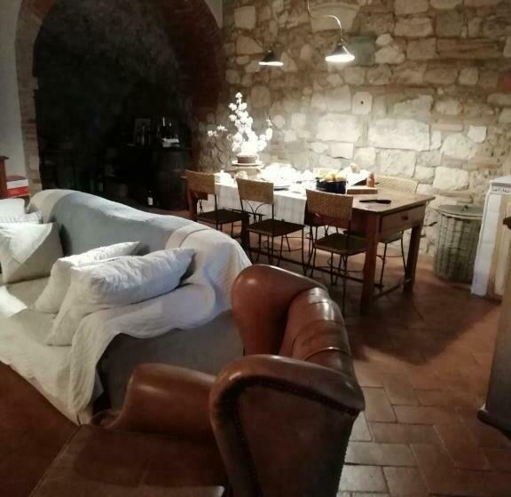 Bed and Breakfast Poesia 74