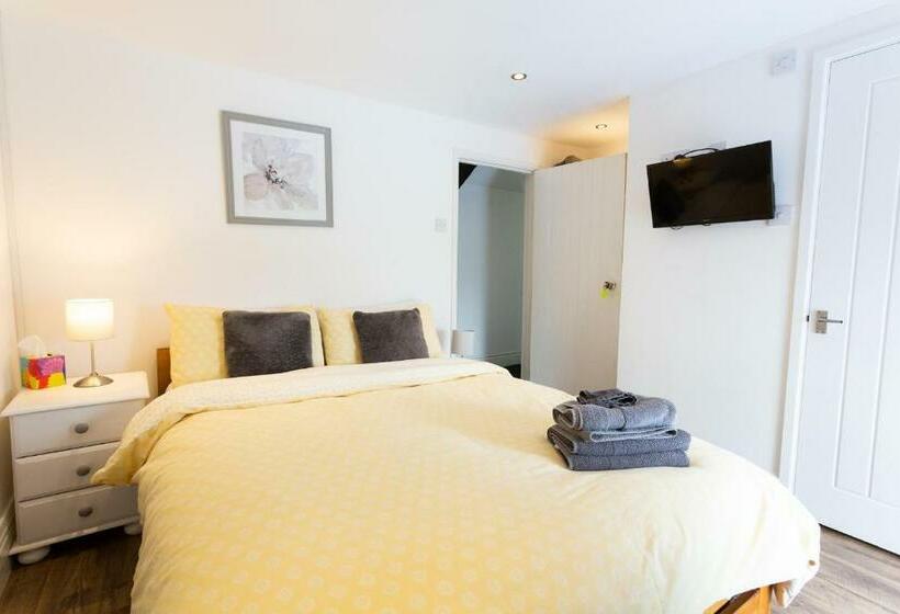 Cwtch Farm Bed & Breakfast