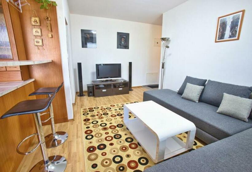 فندق Apartman Hugo