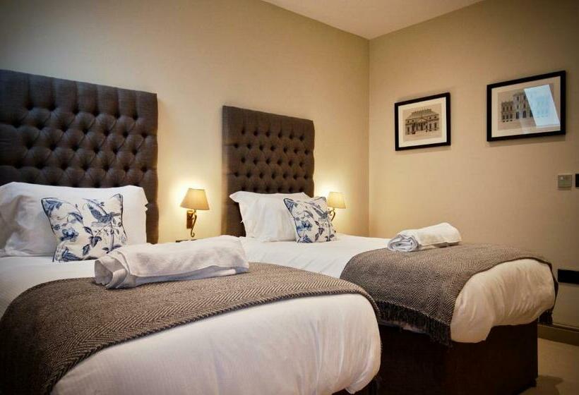 בית מלון כפרי Blacknest Golf And Country Club