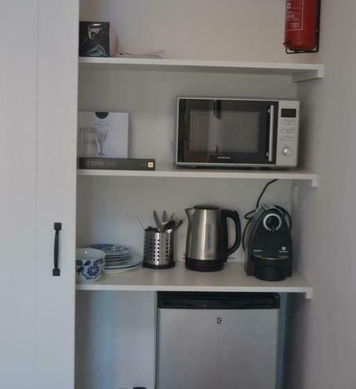 膳宿费 Behind The Beach