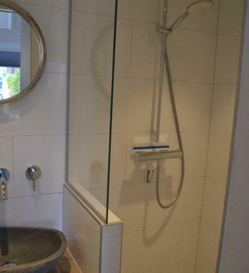 膳宿费 Behind The Beach