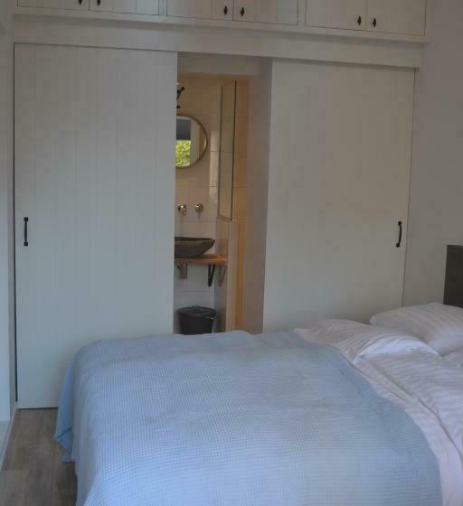 膳宿费 Behind The Beach