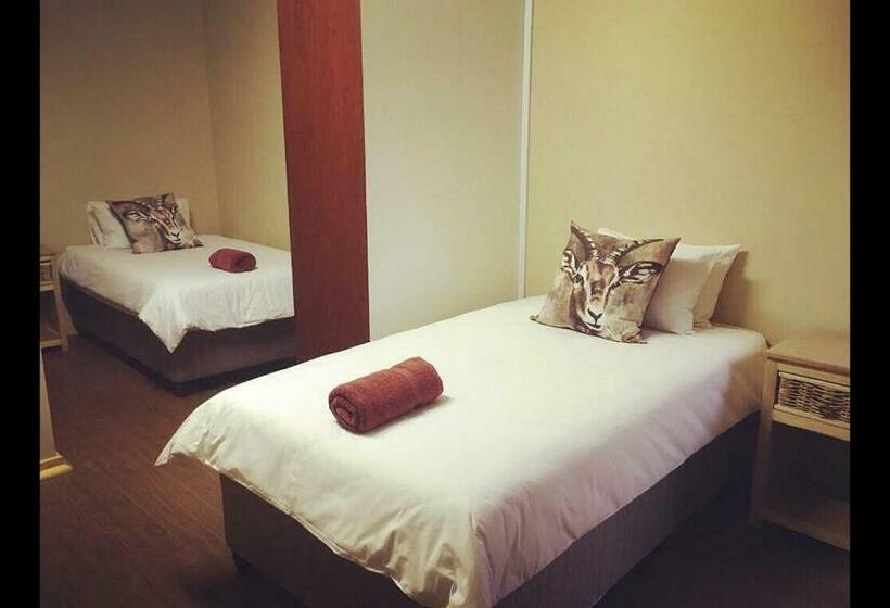 פנסיון Esmarline Lodge