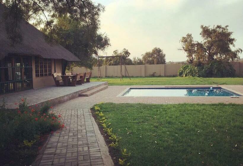 פנסיון Esmarline Lodge