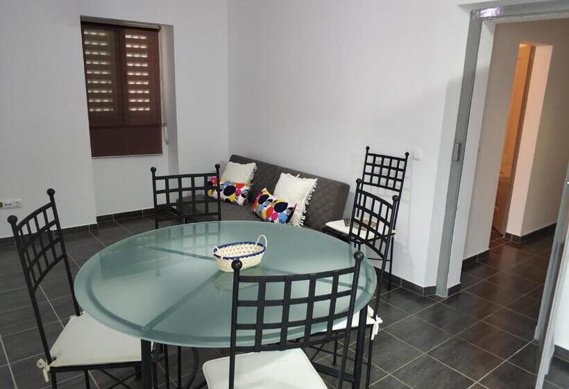 پانسیون Sleep & Go Faro Airport Guest House