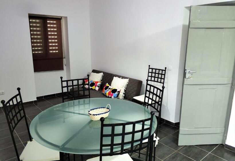 پانسیون Sleep & Go Faro Airport Guest House