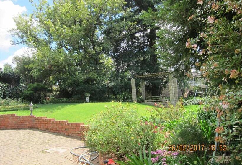 ペンション The Nest