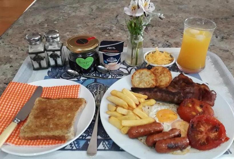 ペンション The Nest