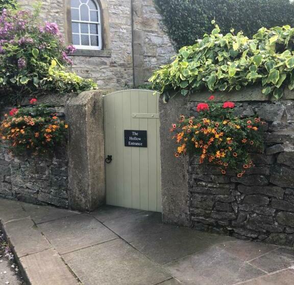 The Hollow Bed And Breakfast