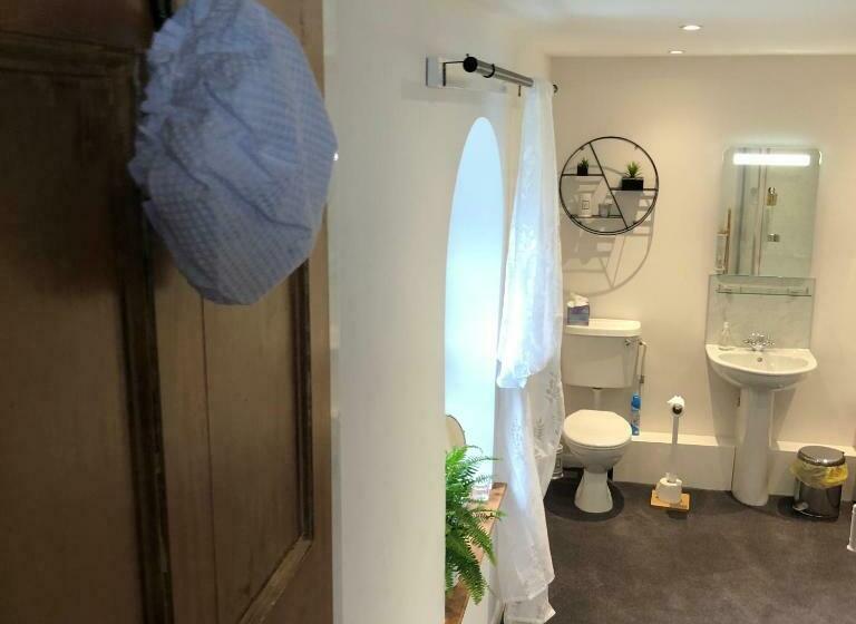 The Hollow Bed And Breakfast