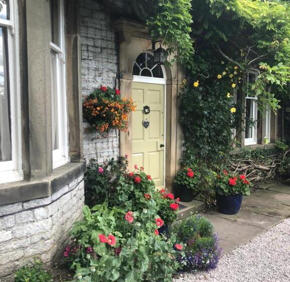 The Hollow Bed And Breakfast