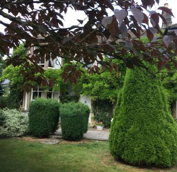 The Hollow Bed And Breakfast