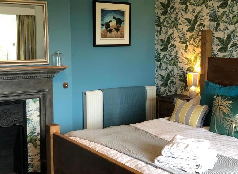 The Hollow Bed And Breakfast