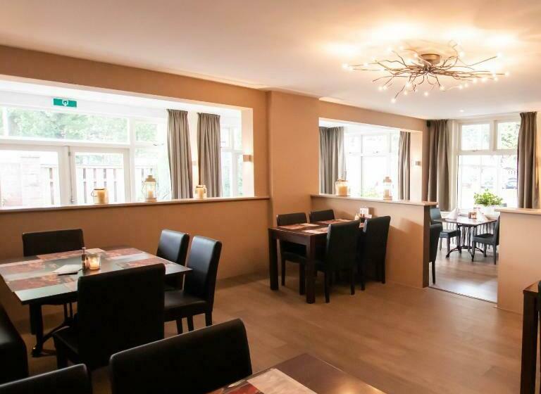 住宿加早餐  De Vier Linden