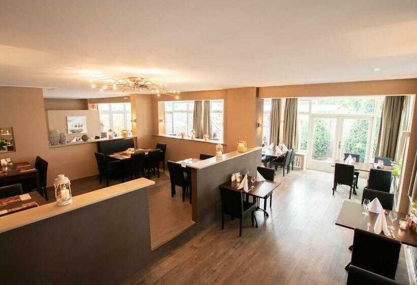 住宿加早餐  De Vier Linden