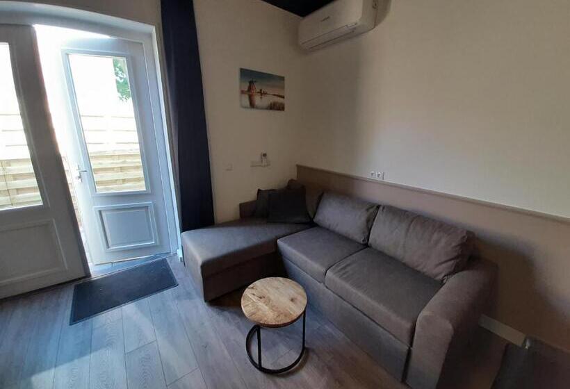 住宿加早餐  De Vier Linden