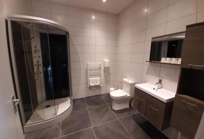 住宿加早餐  De Vier Linden