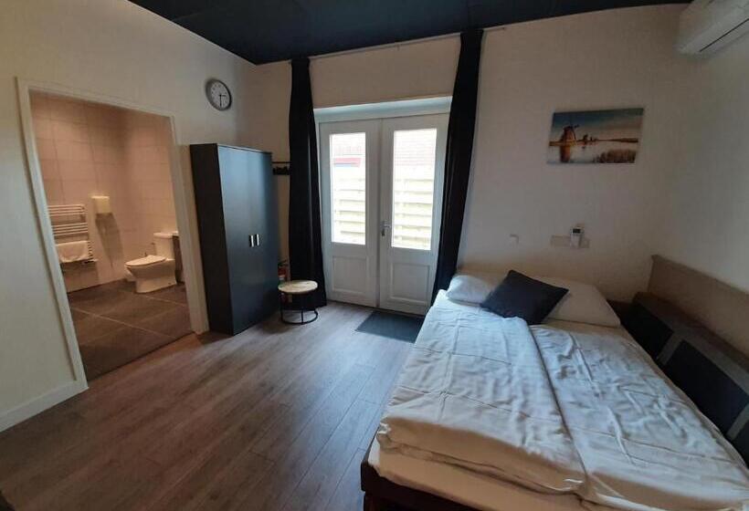 住宿加早餐  De Vier Linden